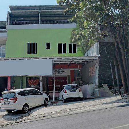 Oyo Life 92877 Hotel Rainbow 7296 Semarang Eksteriør billede