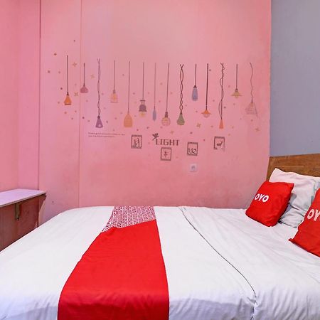 Oyo Life 92877 Hotel Rainbow 7296 Semarang Eksteriør billede