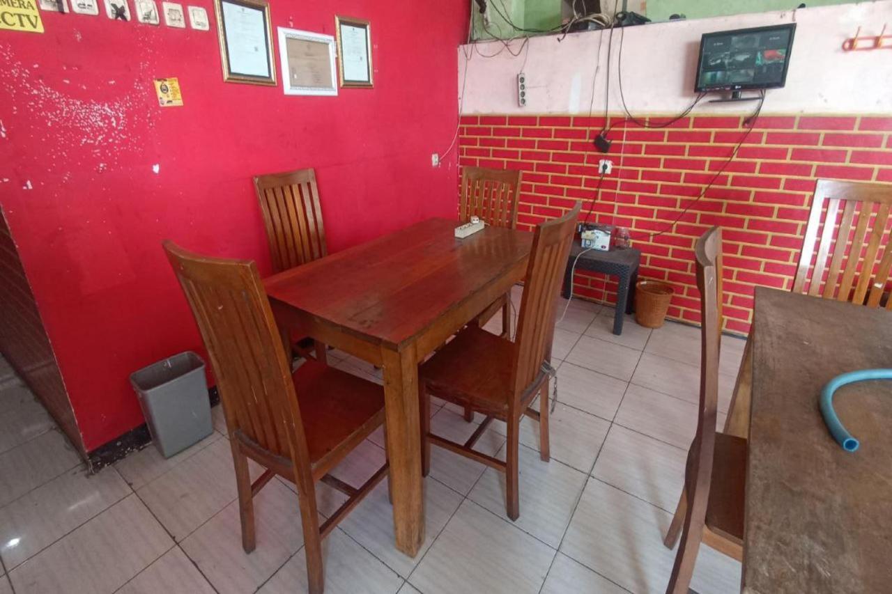 Oyo Life 92877 Hotel Rainbow 7296 Semarang Eksteriør billede