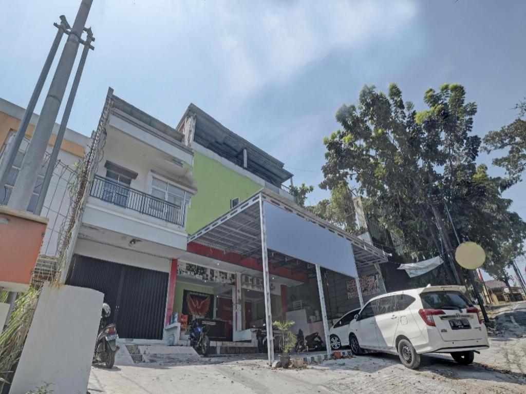 Oyo Life 92877 Hotel Rainbow 7296 Semarang Eksteriør billede