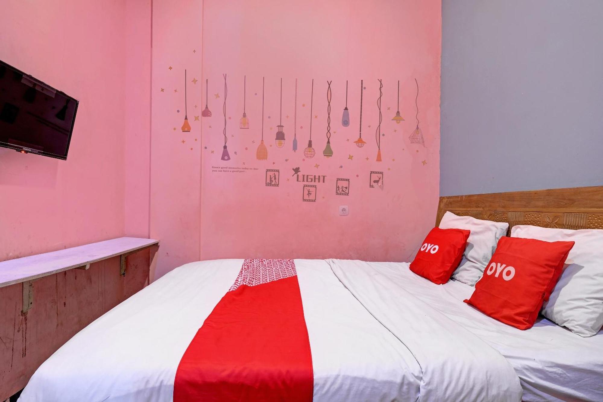 Oyo Life 92877 Hotel Rainbow 7296 Semarang Eksteriør billede