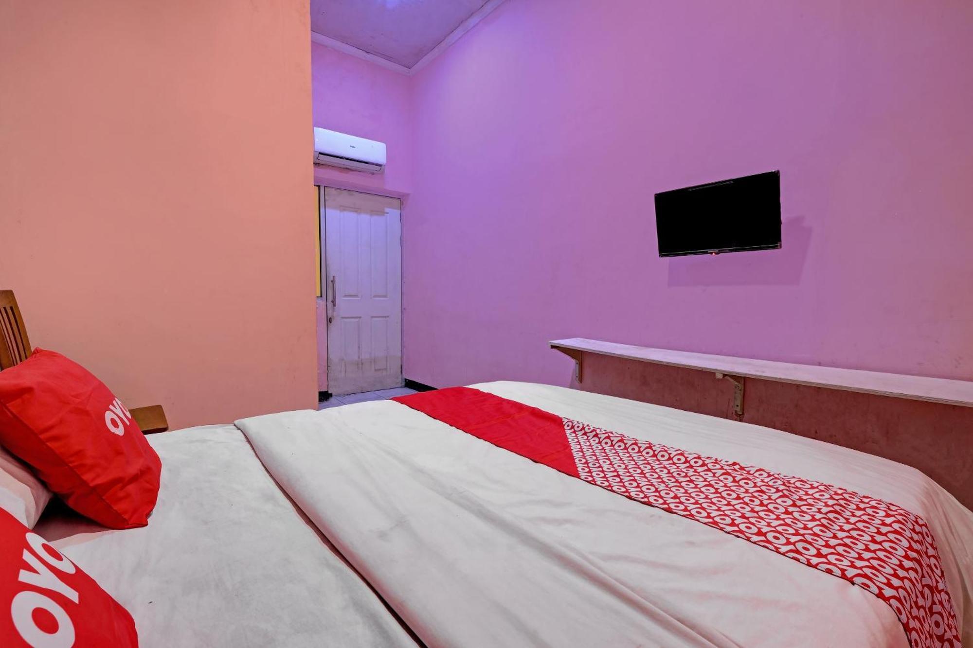 Oyo Life 92877 Hotel Rainbow 7296 Semarang Eksteriør billede