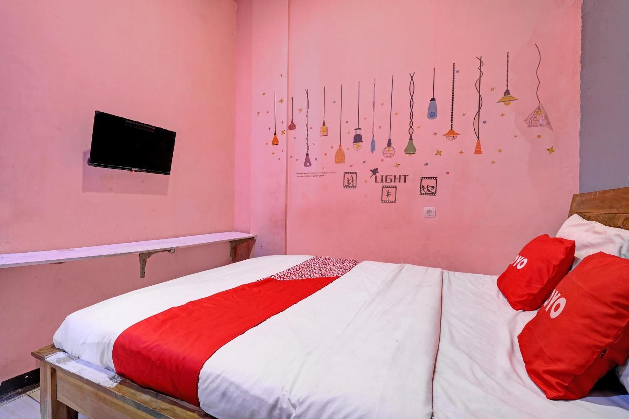 Oyo Life 92877 Hotel Rainbow 7296 Semarang Eksteriør billede