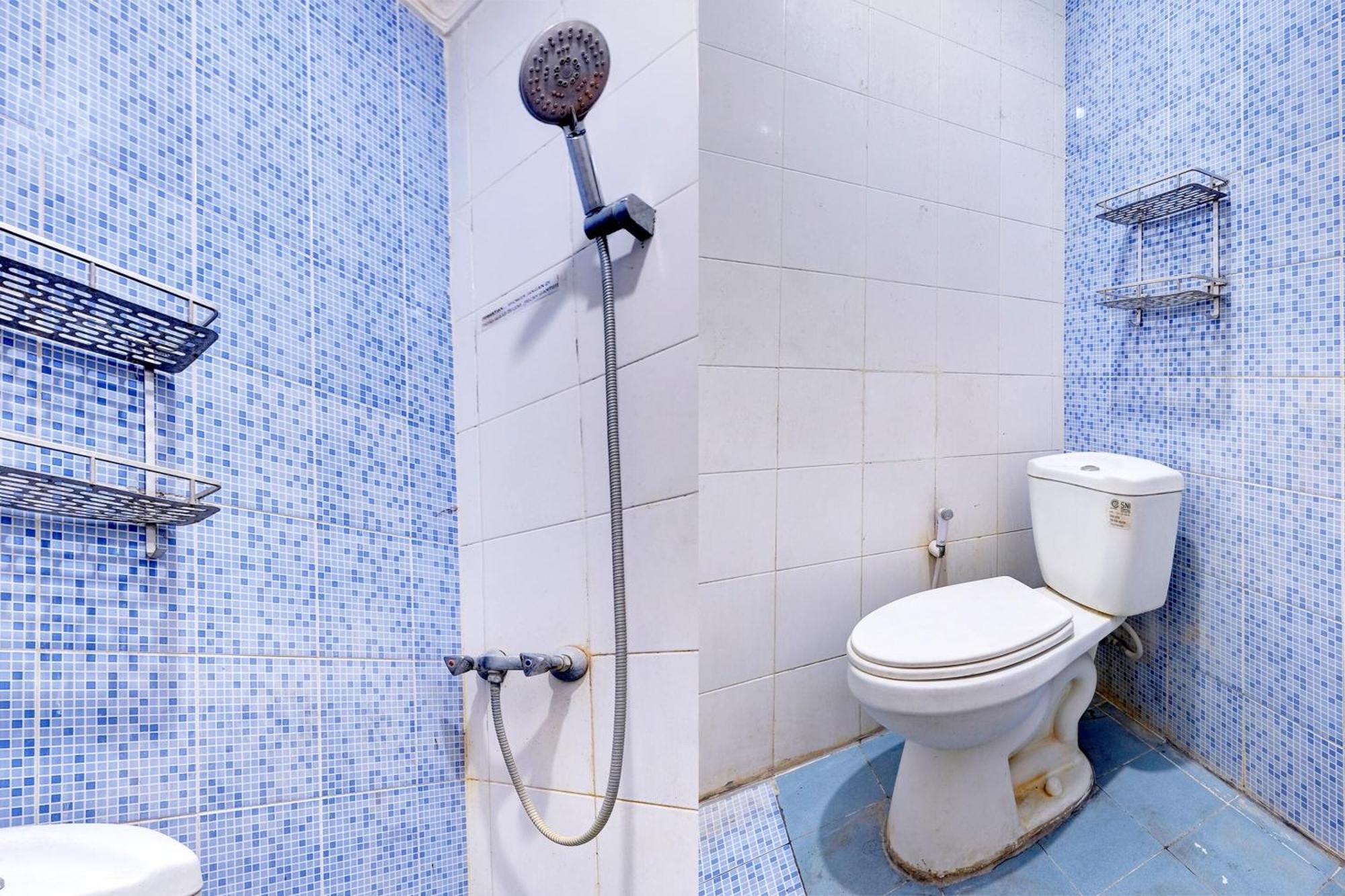 Oyo Life 92877 Hotel Rainbow 7296 Semarang Eksteriør billede