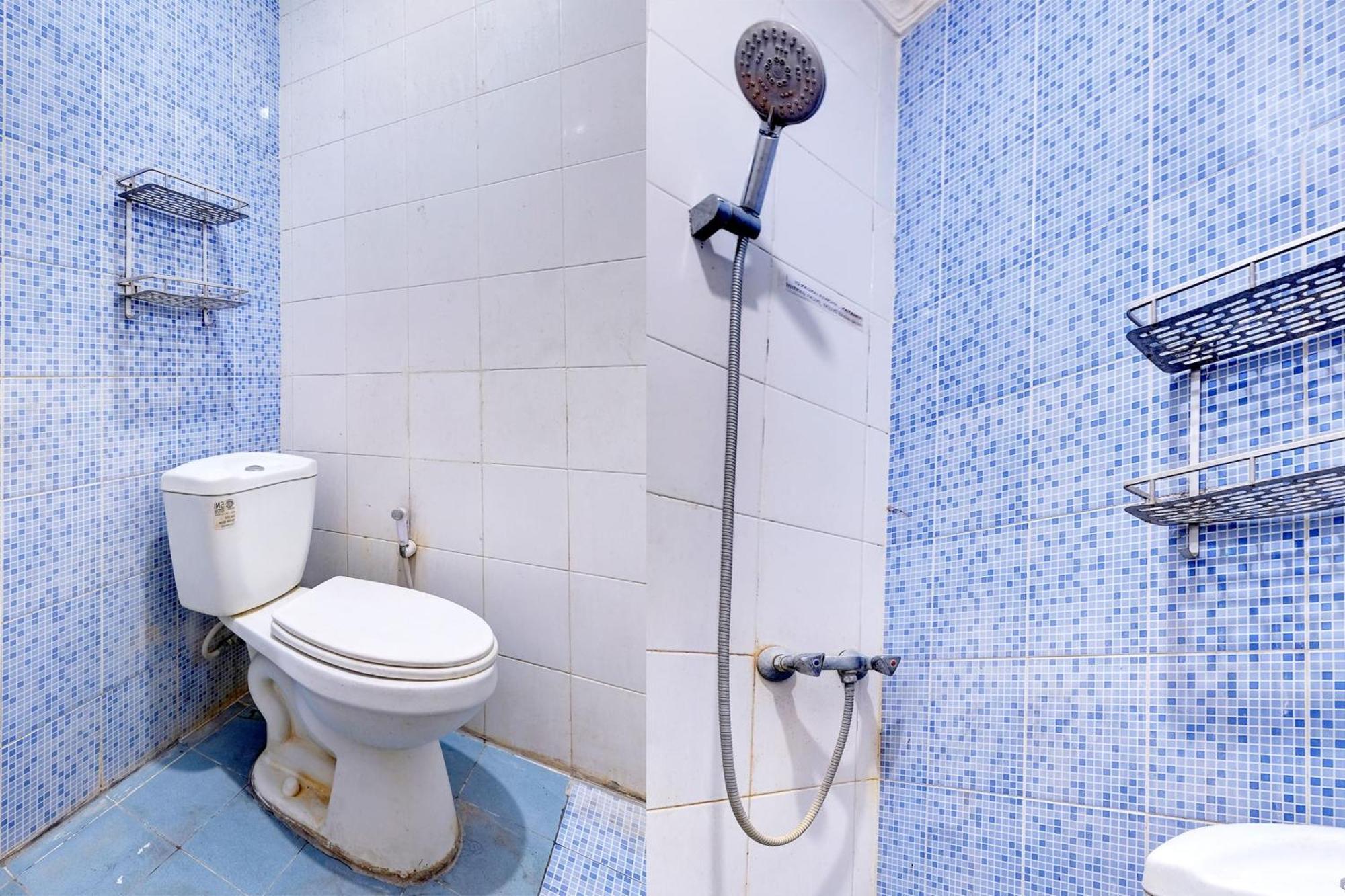 Oyo Life 92877 Hotel Rainbow 7296 Semarang Eksteriør billede
