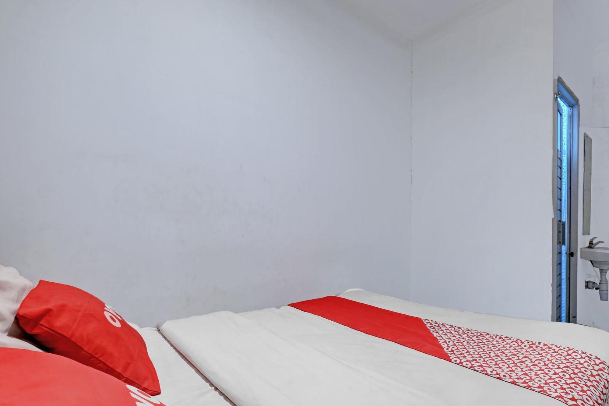 Oyo Life 92877 Hotel Rainbow 7296 Semarang Eksteriør billede